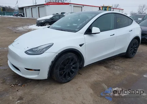 2021 Tesla Model Y Long Range Dual Motor All-Wheel Drive z USA, uszkodzony, nr VIN 5YJYGDEE3MF199384